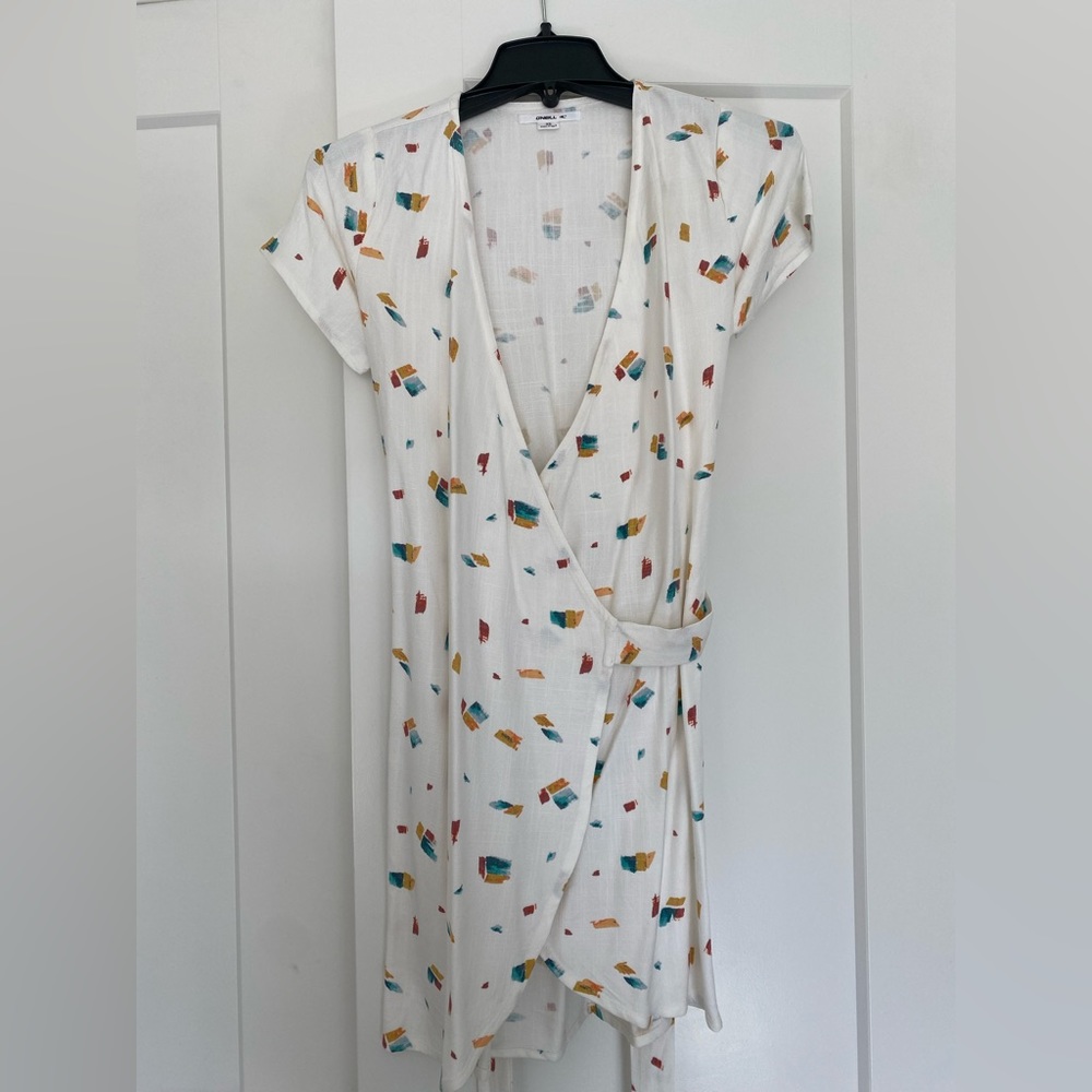 NWOT O’Neill Speckled White Wrap Dress